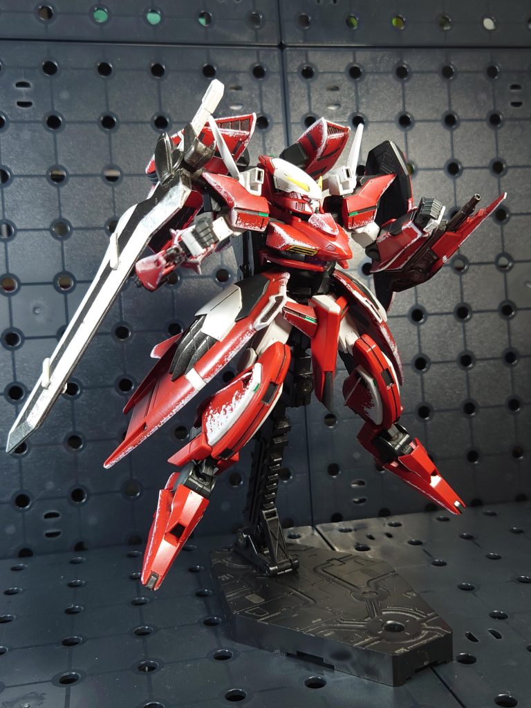 このポーズだと、スパロボのオリジナル機体のように見えてくるな。