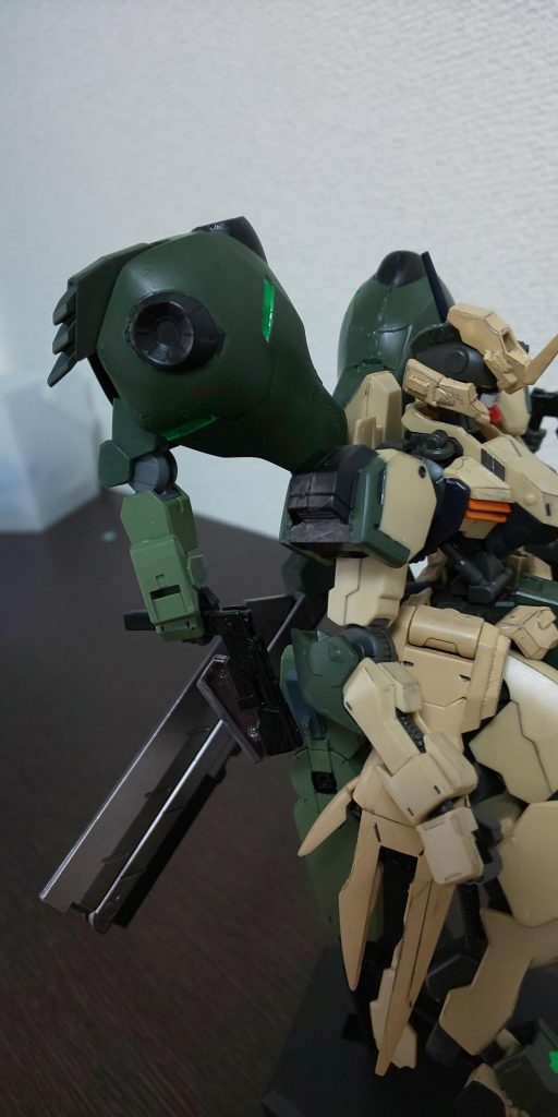 隠し腕で掴んで使用することもできます。