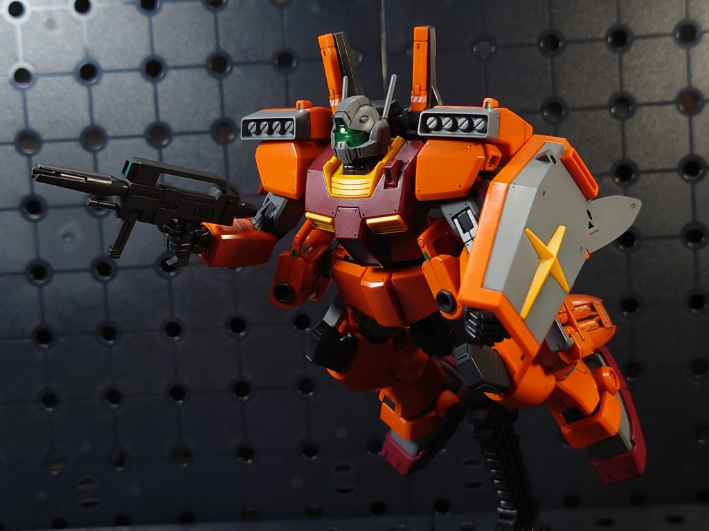 このノーマルヘッド、ニーアーマプラス、ノーマルバックパック、ガン、シールドの組み合わせが好き。