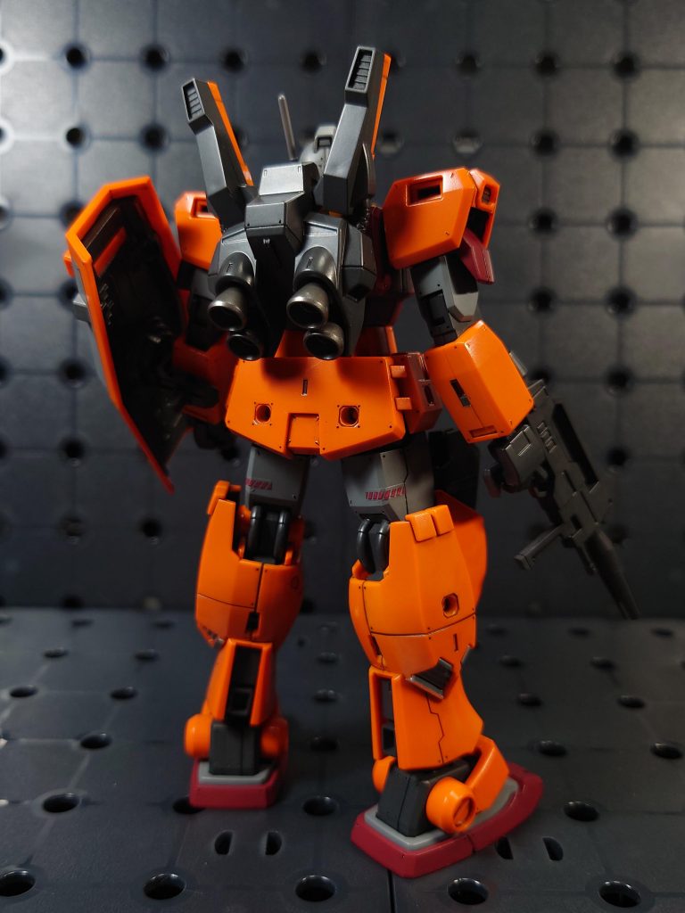 腰リアアーマーはノーマルもありますが取り替えが面倒なので、ハードポイント付きの一択です。この方がよりカスタム機らしいかと。