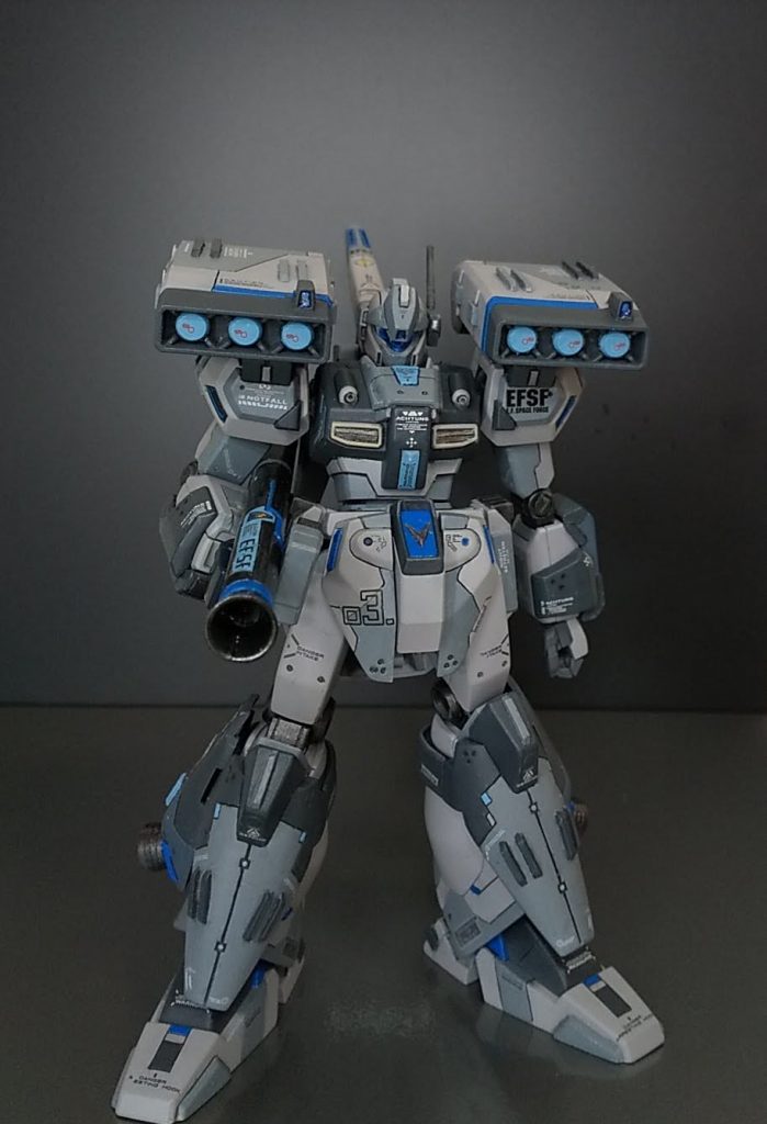 元の造形が良いので基本そのままですが、プラバンでアクセントを少し付け足し、筆塗りで塗装しました。