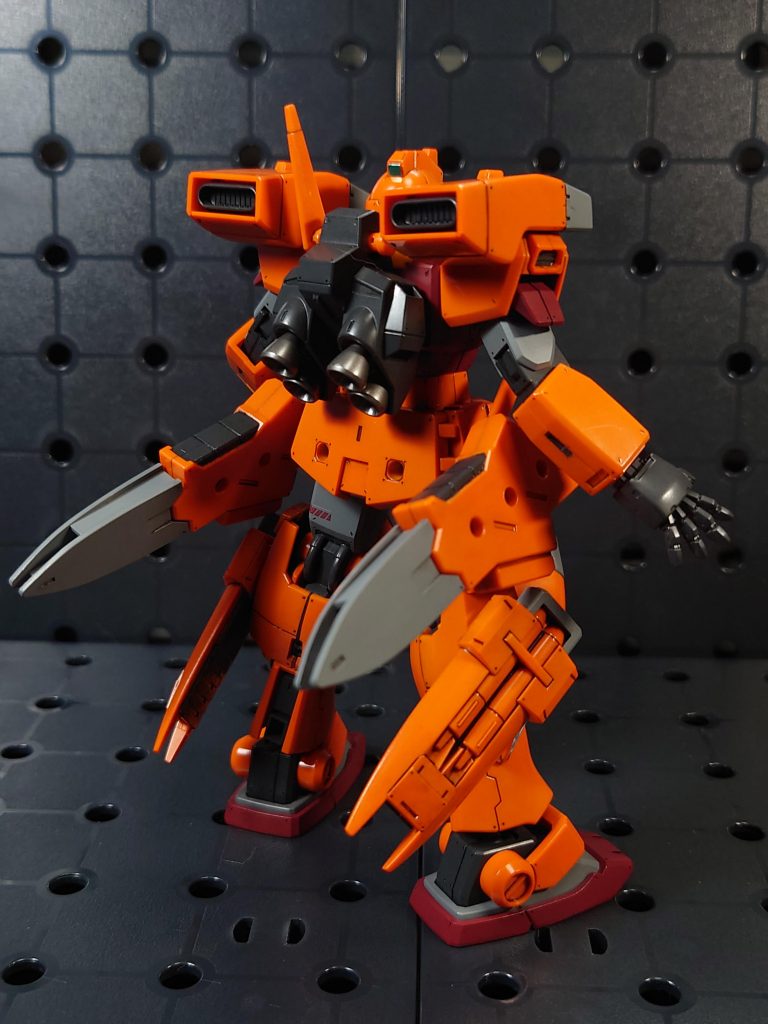 全体的にはモールドを追加。若干のスジ掘りもしてます。