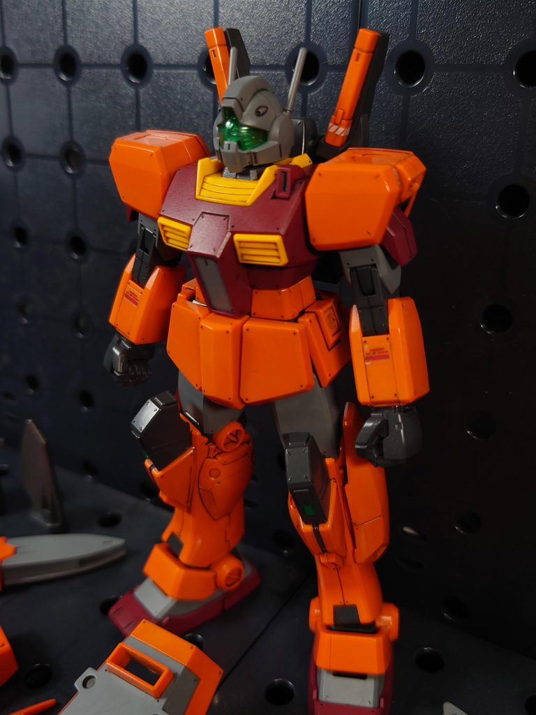 完全にジムⅢの軽装型ですね〜 この頭部はレッドやオレンジに塗らなくて正解でした。