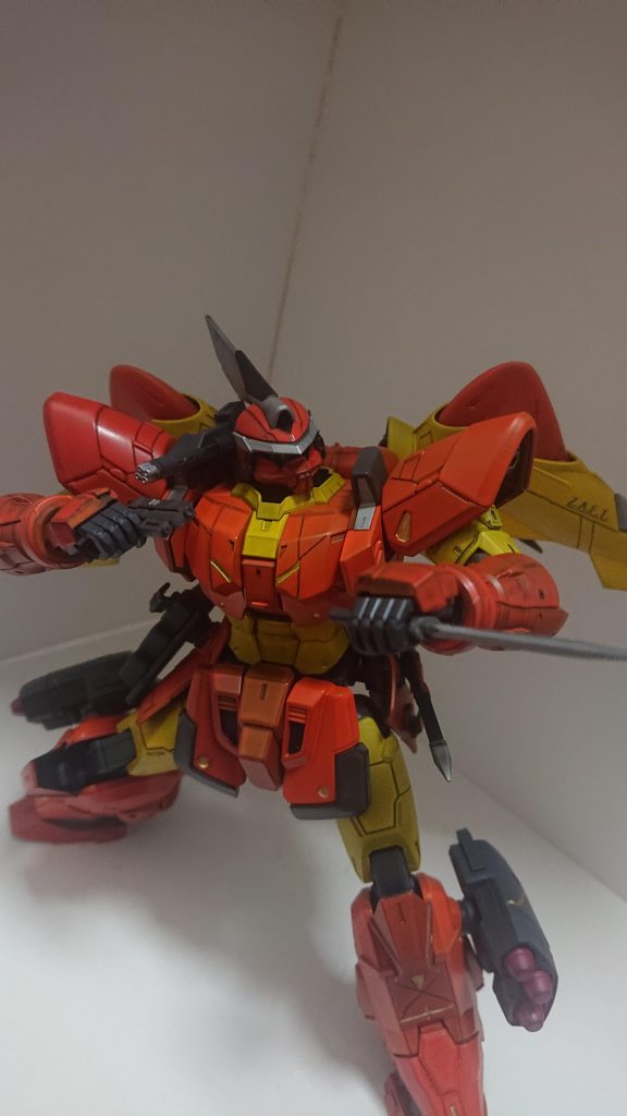 追加武装としてナイフ、ハントガン、肩ガトリングを着けています。