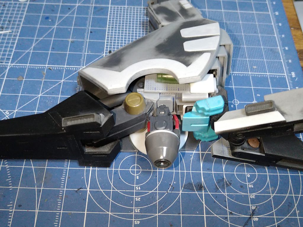 関節やノズル等は市販のジョイントパーツやディテールアップパーツを使っています。