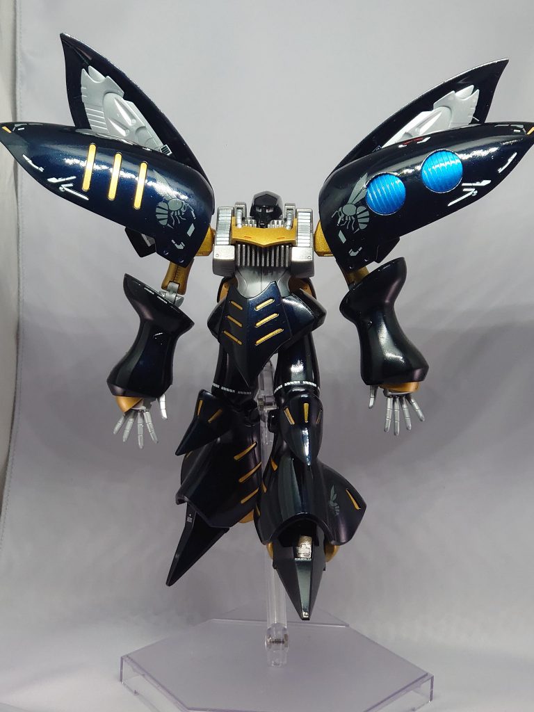 全塗装だけだとインパクトに欠けた為、今回は派手めのデカールを複数貼ってみました。ベルテクスのワンポイントデカールかかなりいい感じになっていると思います。