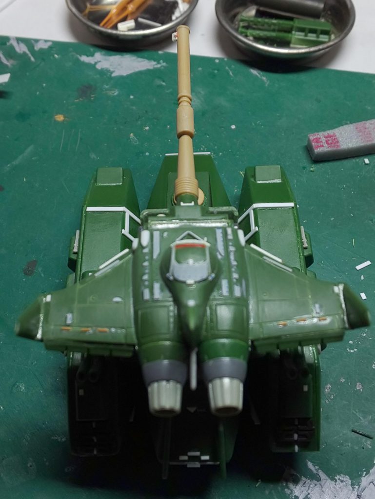 事が終わりベッド(製作マット)で微睡むマゼラの肢体をひそかに視姦しながら、2回戦(塗装)に想いを馳せるロートル。避暑地を思わせる軽く爽やかな風がカーテンをゆらし、そのレースが山あいにも関わらず まるで波打ち際の白波のように涼しげな、物語にもならない小さな情事のひとつであった。