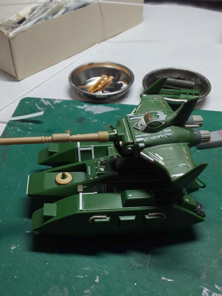 紆余曲折はあったが二人は無事に合体を完遂した。歓喜と充足感に染まる。「あたし、旧い女よ?手間がかかっても知らないわよ?」出会いの時の台詞である。流行りの女達(HGUC)のようにスムーズに事が運ぶのも悪くはないが、マゼラのようにこちらの出方を反映してくれるような女というのもまた、つき合うには良いのかもしれない。