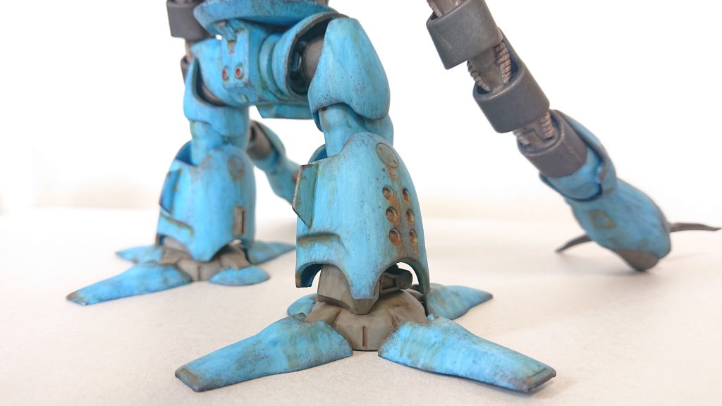 脚部もサビを表現しています。