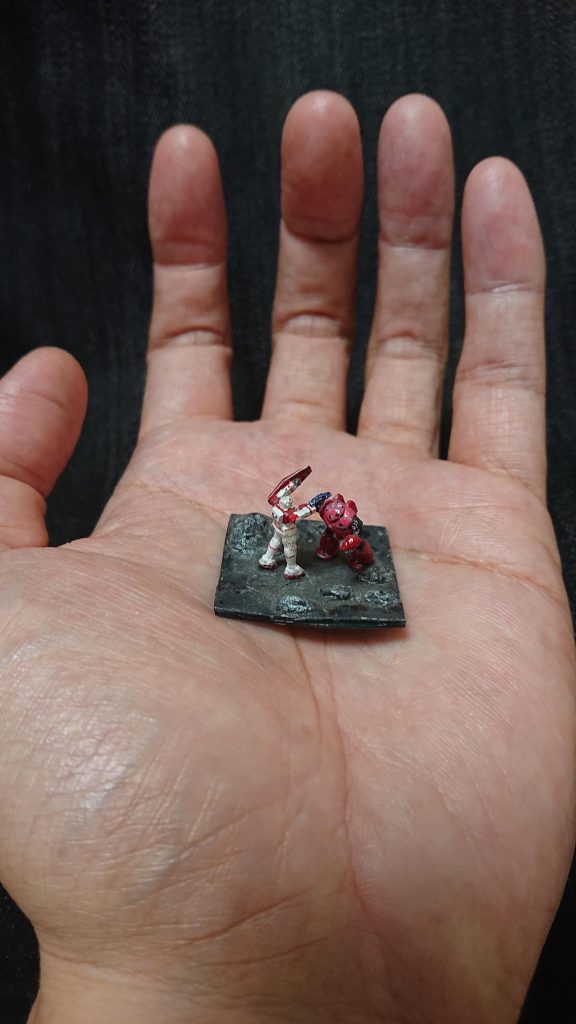 手のひらの方が大きさが分かりやすいですね。