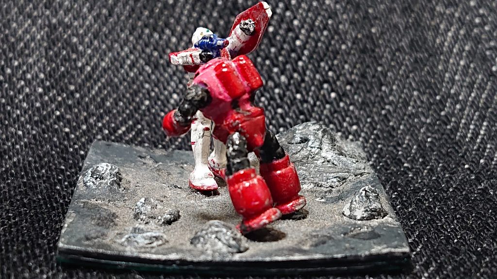 ズゴックとジムは旧キットのガウ攻撃空母、巡洋艦サラミスに付属していたものです。