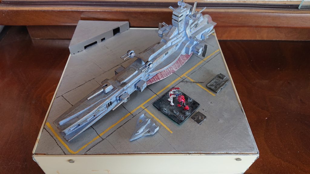 最後にオマケ、サラミスです。ジオラマと一緒に記念撮影