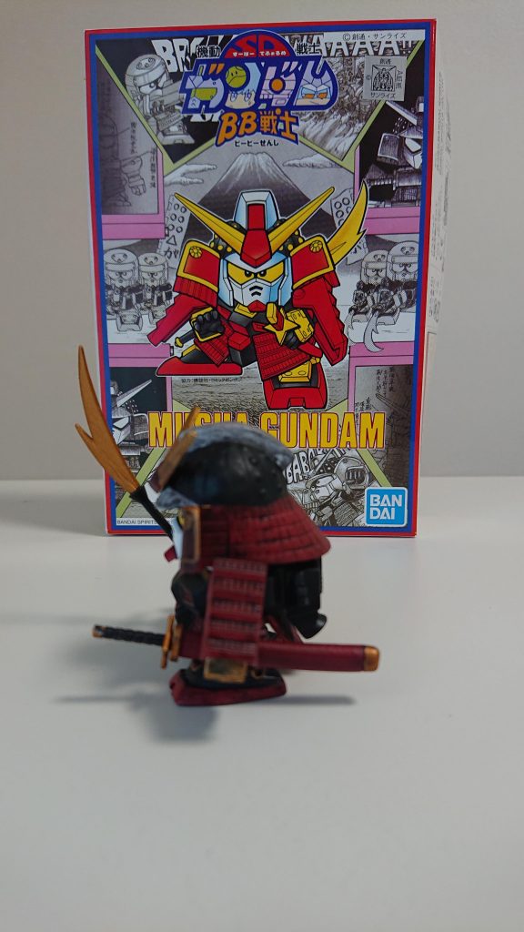 横ショット刀を腰につけると腕と干渉してしまいます。