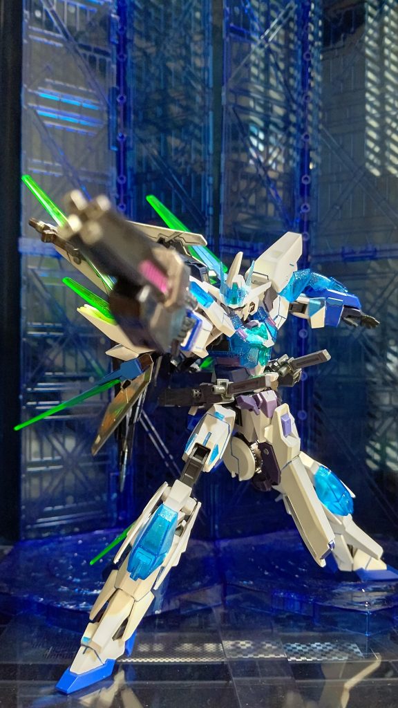 近~中距離用にジュピターヴのビームガトリングガンを装備し、少し銃身を短くしました。