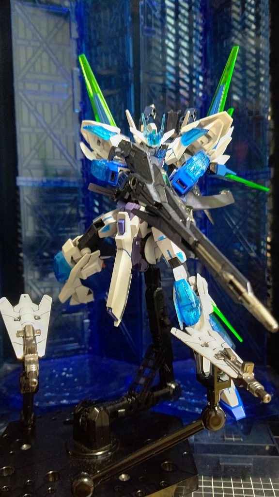 バレルをスナイパータイプへ変更し、中~遠距離用のビームスナイパーライフルへ、先ほどのビームキャノンはビットのような支援機になります。ガンポッドのような感じです。