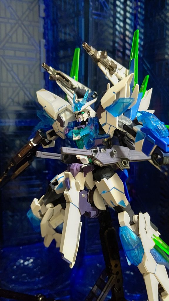 バックパックにはユーラヴェンのセンサーカメラを改造し、ビームキャノンとして使用できます。