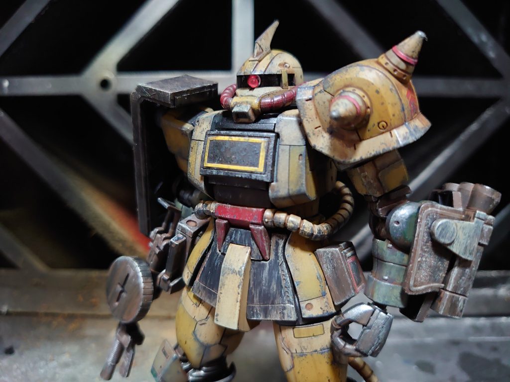 スポンジチッピングとドライブラシでダメージ表現。