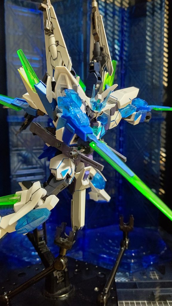 Cファンネルを腕パーツに取り付けファンネルブレードと接近武器になります。