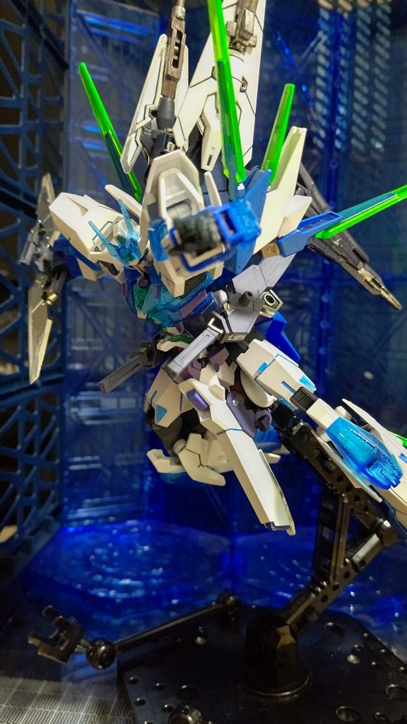 また、バックパックのスタビライザーも接近武器として使用。連結したりし投擲兵器になります。こちらも30MMのウェポンセットからになります。