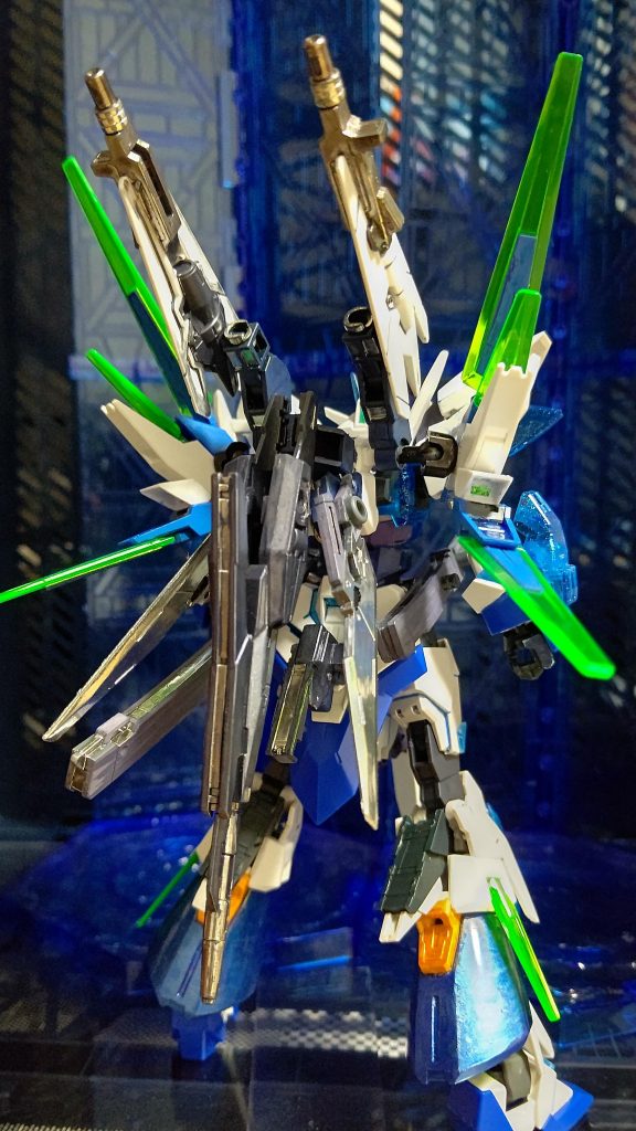 後ろ姿になります。バレルはアーマーユニットのバレル装着パーツ切り、他のバックパックに貼り付けマウントできるようにしました。最後までご覧頂きありがとうございました。今回もスジ彫りやプラパンやプラチップによるディテール追加に、ガンダムマーカーによる部分塗装仕上げになります。なんだかんだでリライズコン4作目となりました。最後まで盛り上げていきたいですね♪