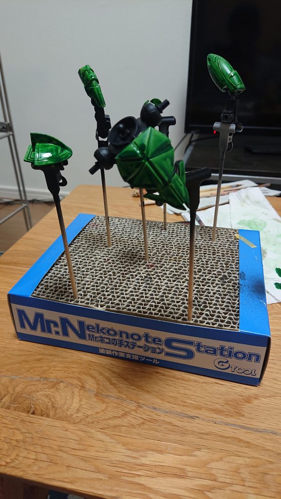 シタデルコントラストWARP LIGHTNINGを全体に塗りだくりました。友人からは翡翠のようと大層なお言葉をいただきました。