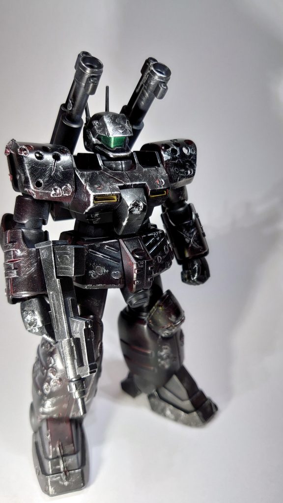 漫画で中隊規模?の敵を一人で相手してたので(グフとかザクとかデザートザクとかドップとか)敵から集中砲火浴びてただろうし切られたりもしただろう…と勝手に想像してめっちゃハンダごてと格闘しました...