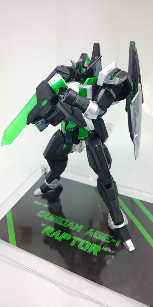 メイン武装の大型シグルブレイド