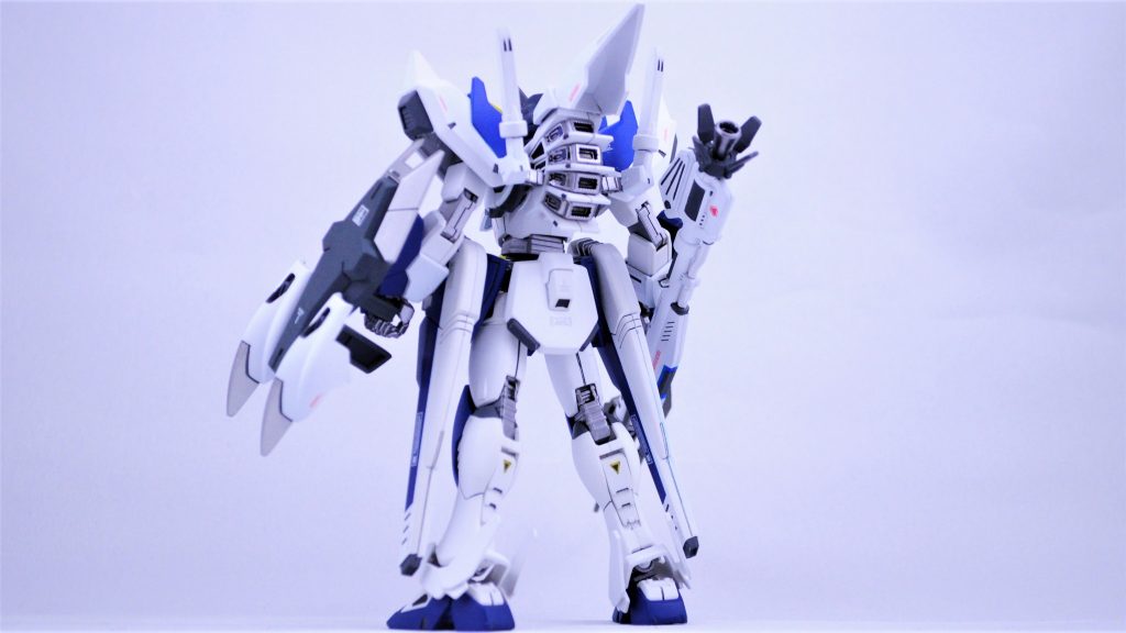 武装はビームランチャー/E3、ヴェスバー×2、シールドクロー、ビームサーベル×2と、高速戦闘を得意とする近中距離機体風に仕上がりました。