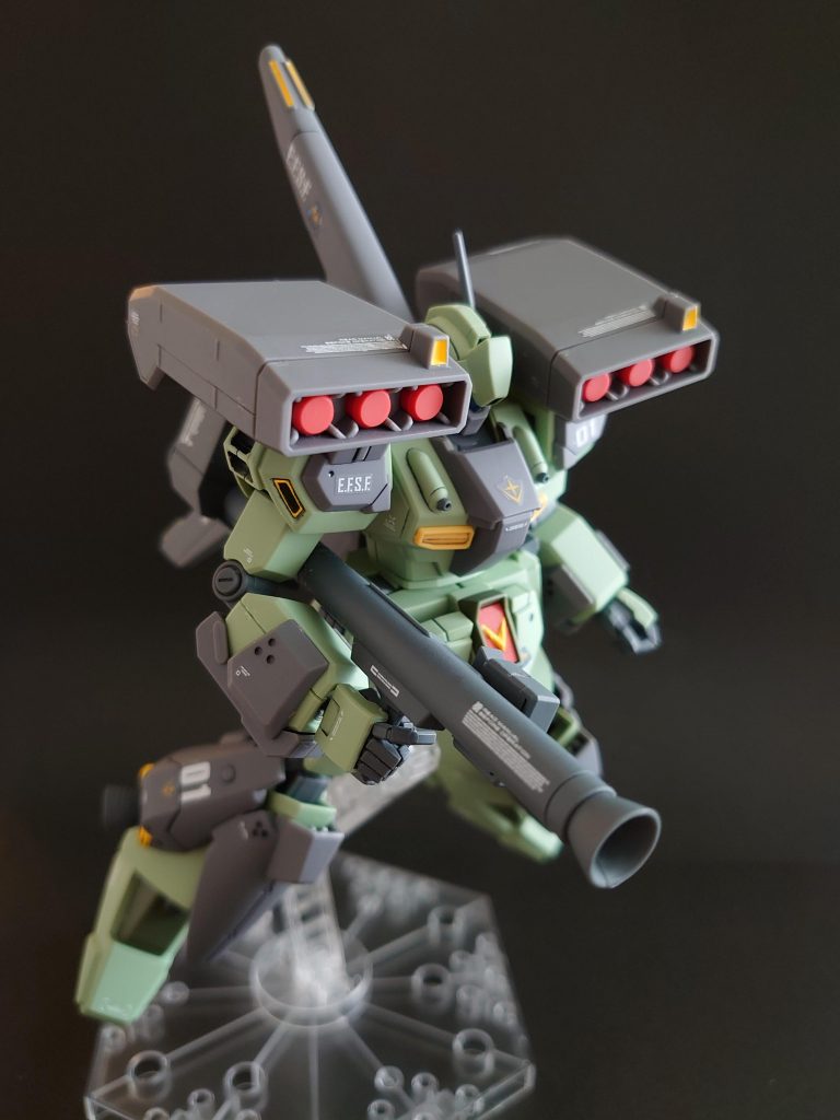 脚の早いジェガンがいる。特務仕様かもしれない。