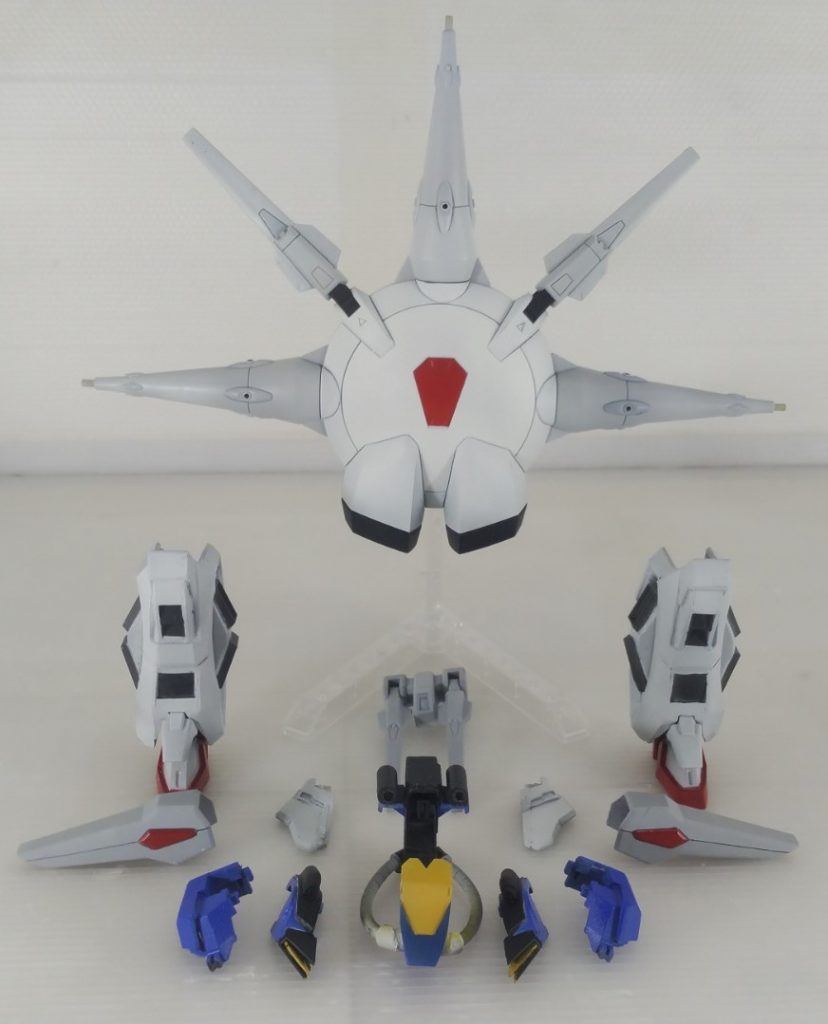 アーマーです。コレクションシリーズのプロヴィデンス、HGプロヴィデンス、1/100プロヴィデンスを使用しています。それ以外はプラ板とかランナーです。