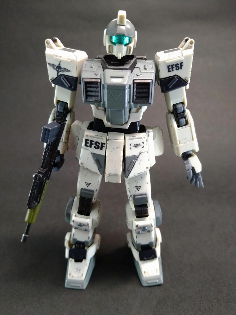 機体色は調色したグレー系の塗料を、ディティールアップした箇所や胴体に塗り分け、市街地用に変更してみました。設定は終戦後、後方の補給基地に配属され、基地防衛、残党による略奪行為による戦闘で活躍した機体です!