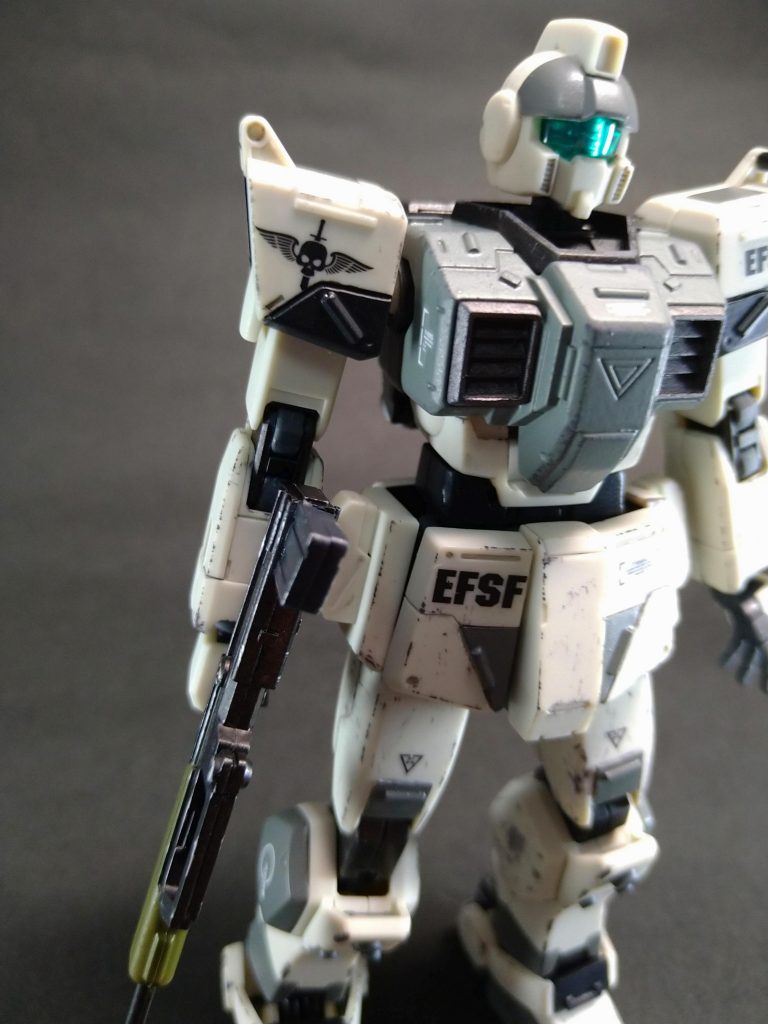 デカールは部隊マークに海外製の水転写デカールを使用。スジ彫りとプラ材によるディティールアップ箇所は部分塗装でパーツ分けしてあります