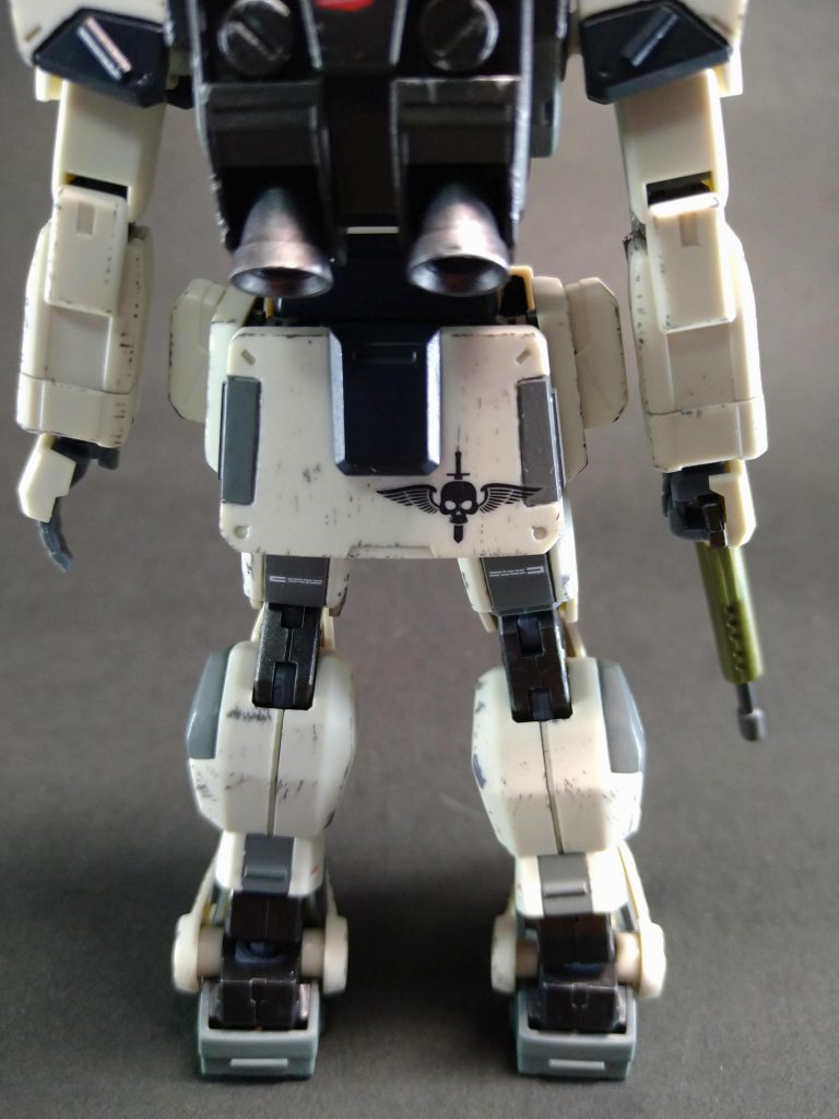 関節パーツは黒鉄色でメカっぽく。ランドセルも鉄系カラーで塗り分け。