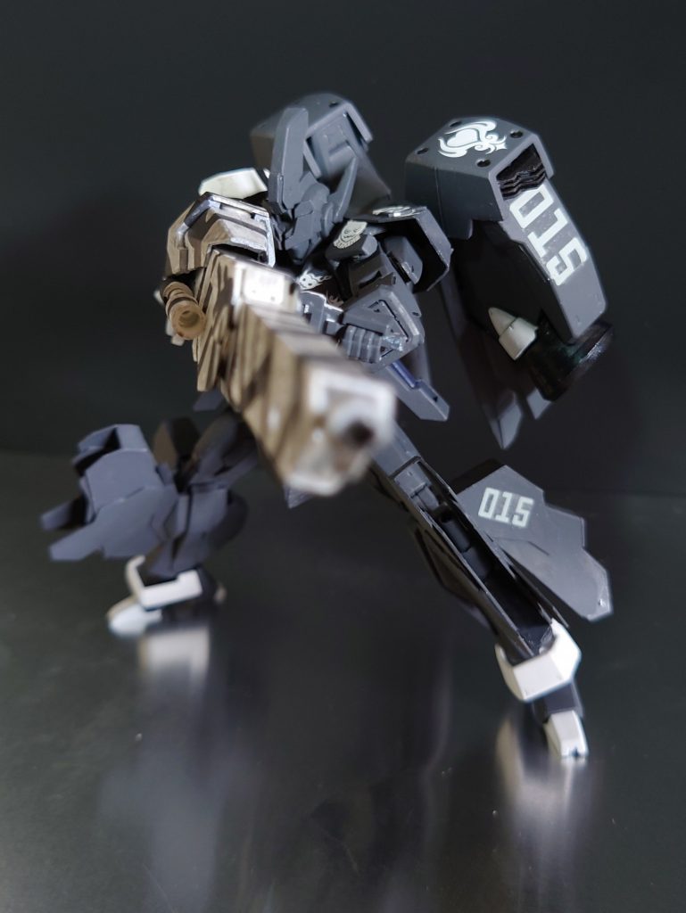 狙撃武器はドッズライフルの長射程仕様ロングレンジドッズライフルといったところでしょうか