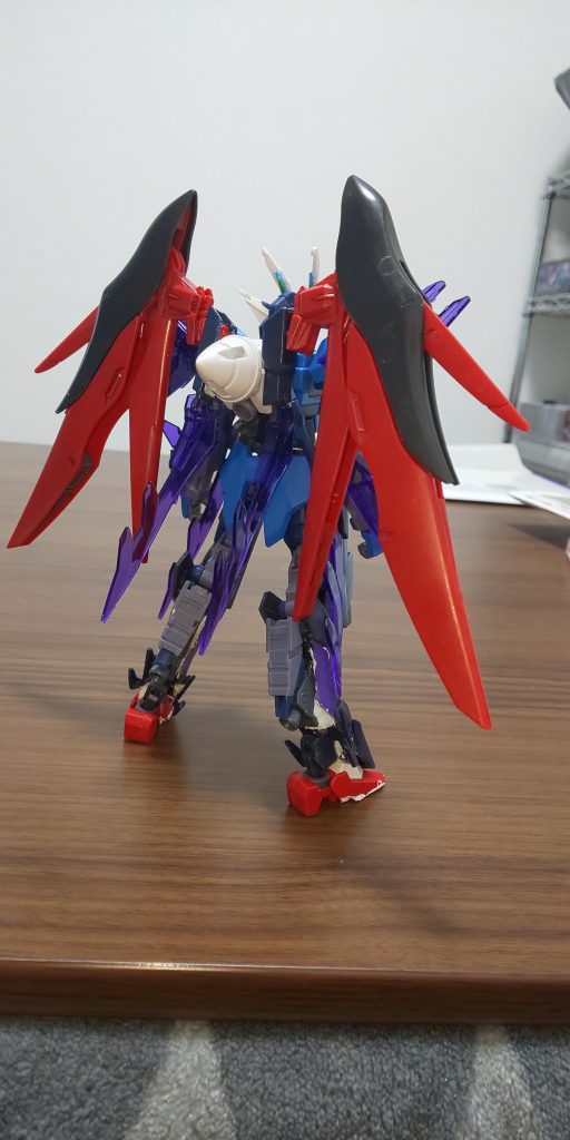 途中経過まだバックパックを迷走してた頃、とりあえずデッテニーの翼付けておけば良くねとりあえずカッケエてきな。しかし背中重くて断念