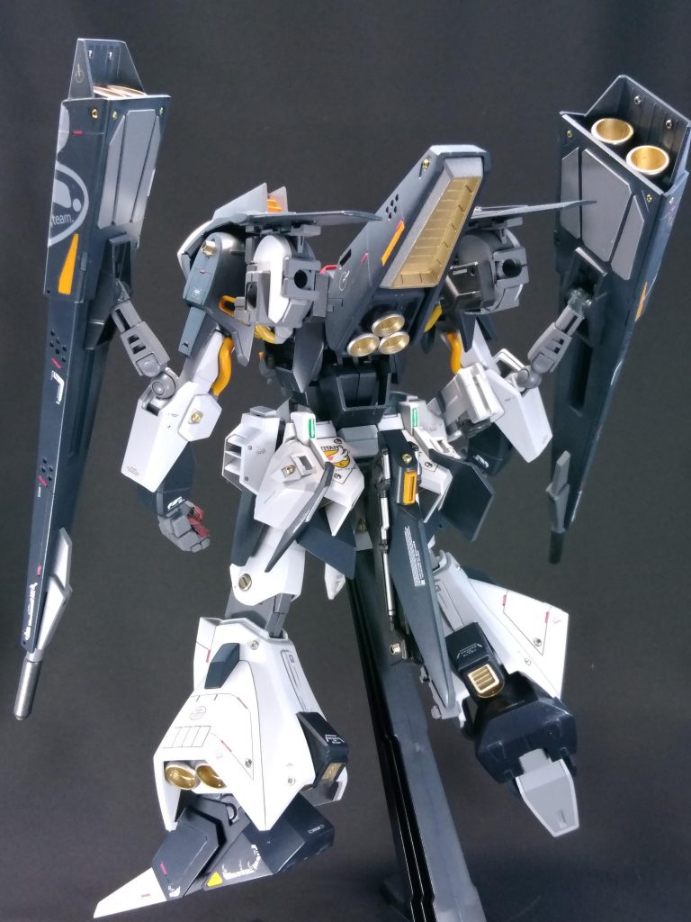 ふくらはぎのバーニアカバーが被り気味だったので、上腕部の改造で切り取ったものをスクラッチして作ったものを取り付けました。ちょっと強引でした。。。