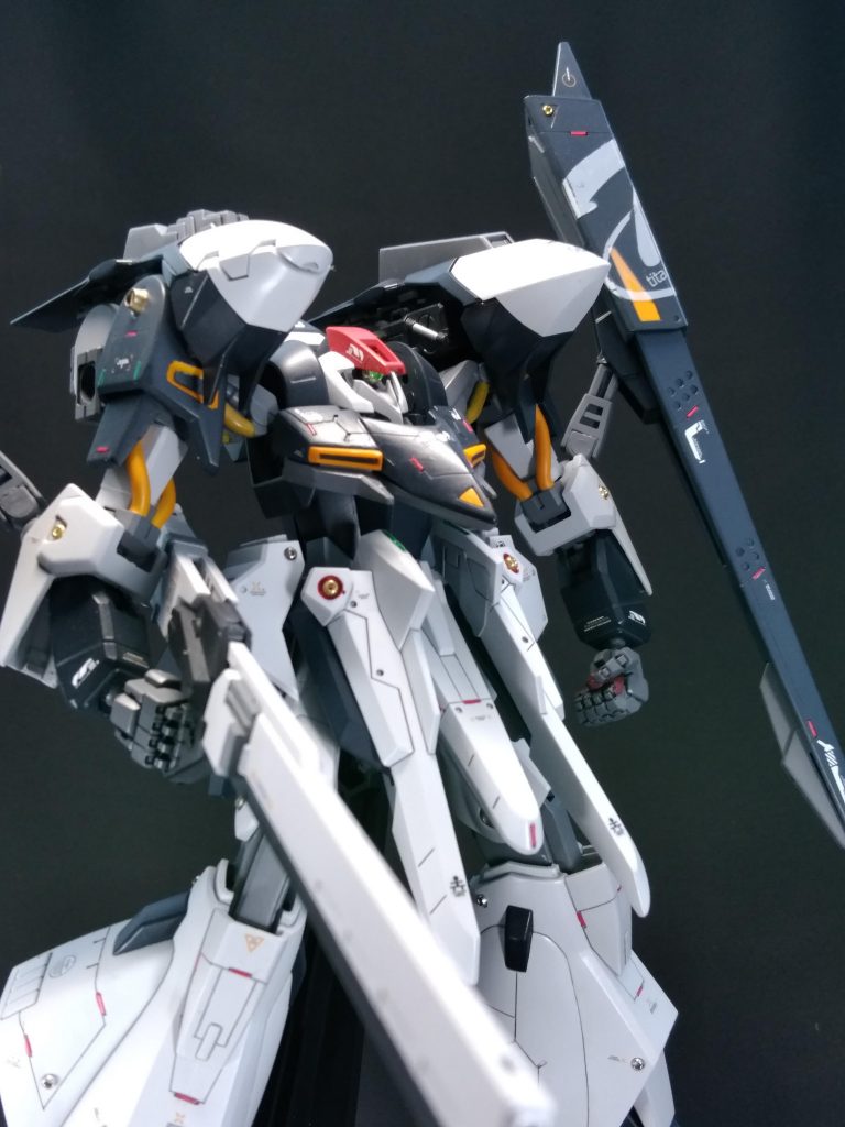 アクリジョンで各部塗装。色は、取説の通りに調合して作りました。墨入れは、水性ホビーカラー:薄め液=3:7でうすめてから台所用マジックリンを10から20%混ぜて使いました。はみ出した個所は、水で拭き取れます。