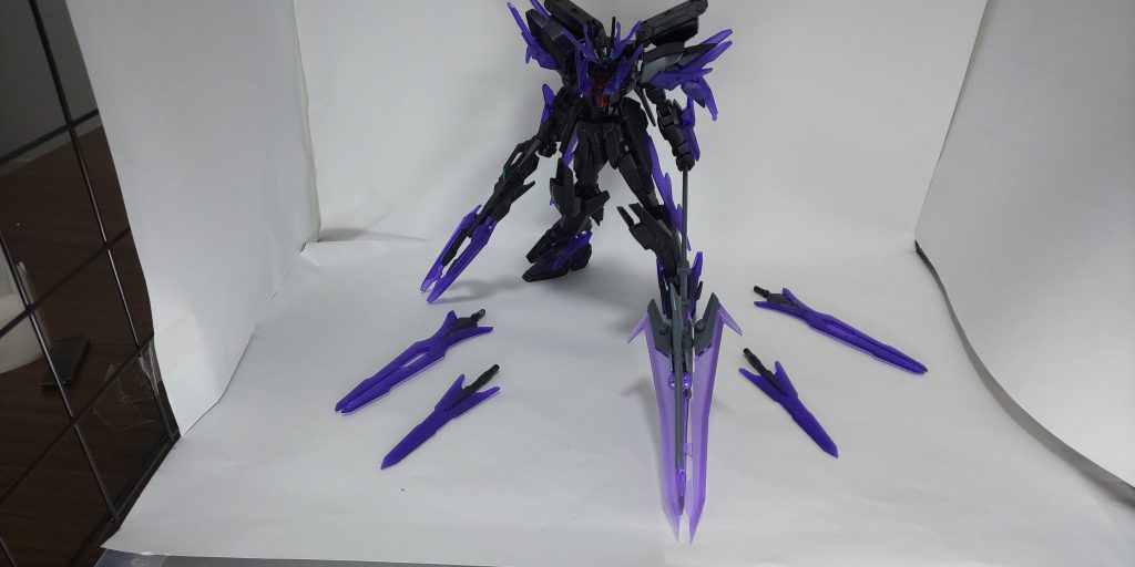 背中の羽根は遠隔操縦出来てまたガンブレードランスに装備する事で最大出力モードとなる。