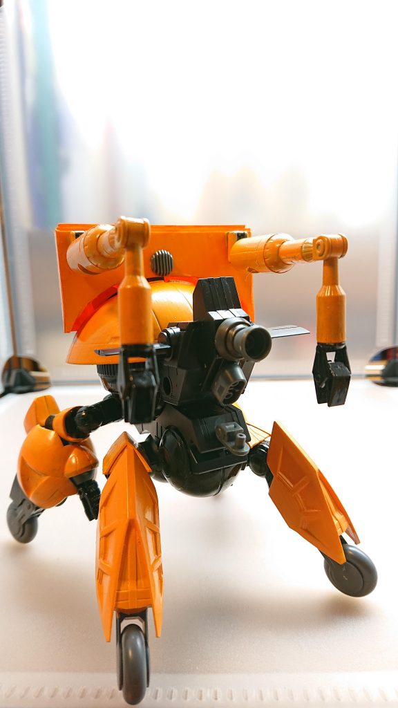 カラーリングはアニメと同じ橙色とブラックを使用