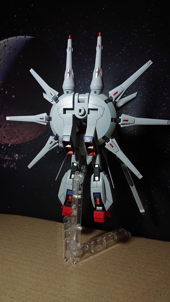 背面ドラグーンの赤、シルバー。スラスターも内部を赤で塗ってます。