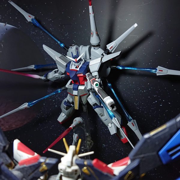 「フリーダム・・お前だけは、許さない・・！」