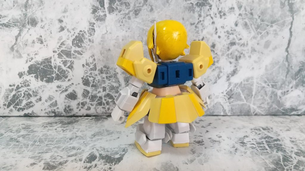 軽装タイプ頭部と首元・お腹・腰アーマー各種ハンド・足はすーぱーふみなを使用頭部はイジって前髪を前方に傾けおデコを狭くさせカチューシャを廃止ポニーテールは以前に他のガンプラに使用したのでボブに色はイエローにしてウイニングガンダムver.に胸部のグリーンは付属シール腰部のグリーンは百均のメタルテープを使用ふとももパーツはシルエットブースターのふとももを使用(できればココは肌色のふとももパーツを使用したかった所です)