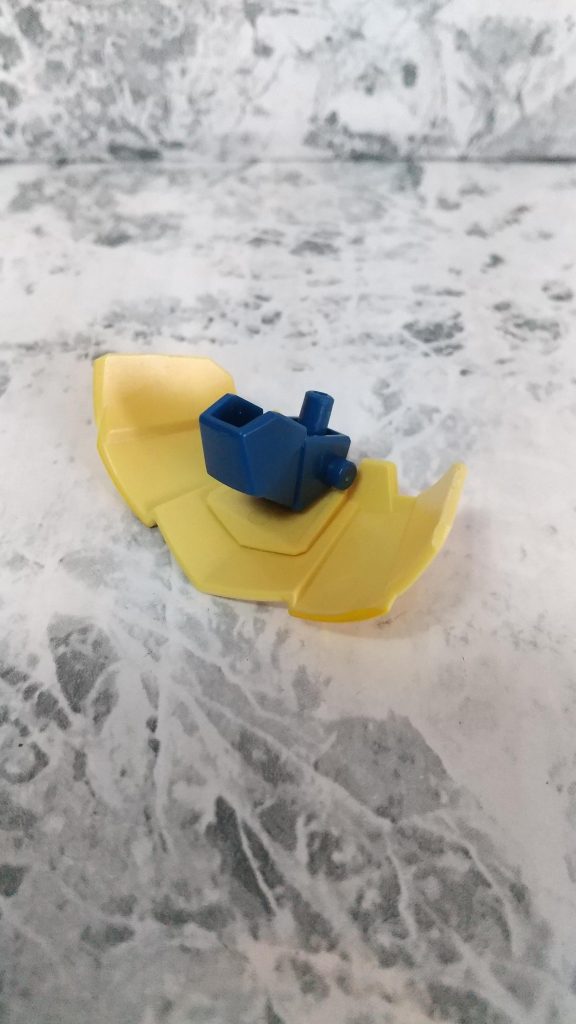 腰部アーマースカートはウイニングの腰裏の変形したら親指になるパーツにふみなのスカート正面パーツを間に挟んでからスカート背面を接着