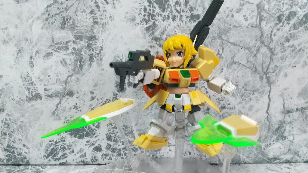 小型ファンネルシールドで防御&攻撃(食玩ベース×２を使用)