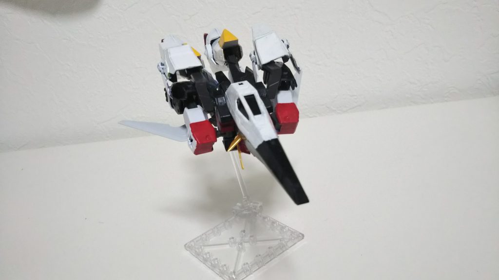 ファイャーシャトル元のイージスナイトと全く変わらない変形ですが、翼の部分をポータントフライヤーにしています