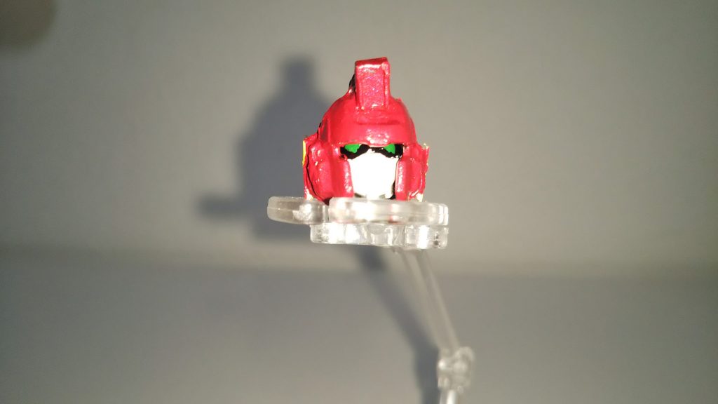 頭部はEz-srの額に30MMのジャンクパーツを付け耳の辺りにプラ板を張り付けてます