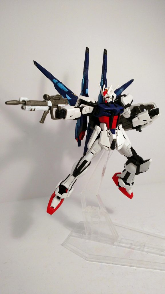 基本、ドラグーン運用なので、ロングライフル装備だけど、通常のビームライフルも装備してます。ブースターも外してます。