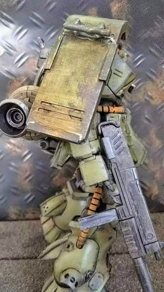 テキトーなランナー刺したり、プラバン貼ってます、