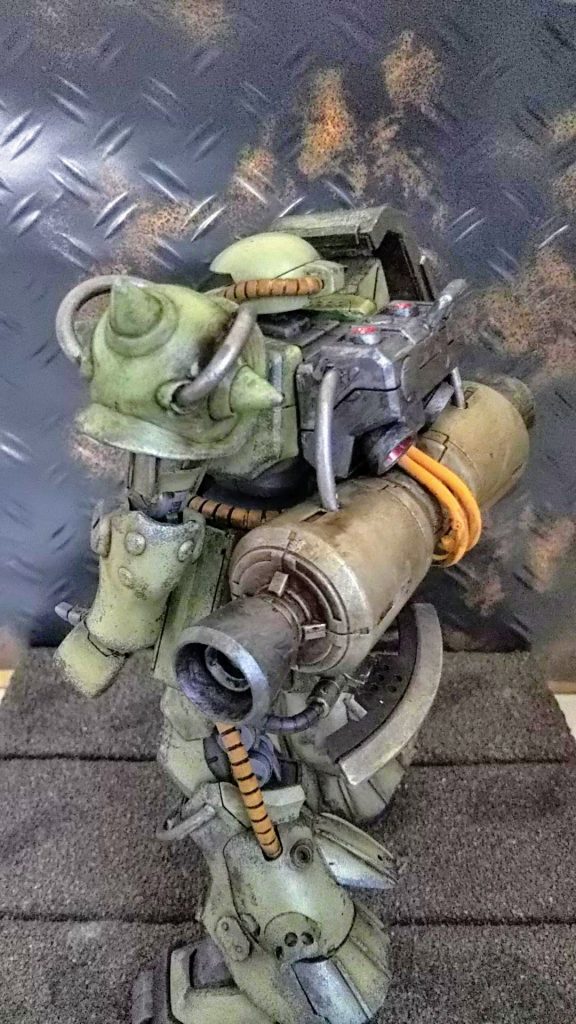 クタンのタンク❓をいじってゴム製のランナーで取り付け。パイプ的なものはイヤホンチューブ。