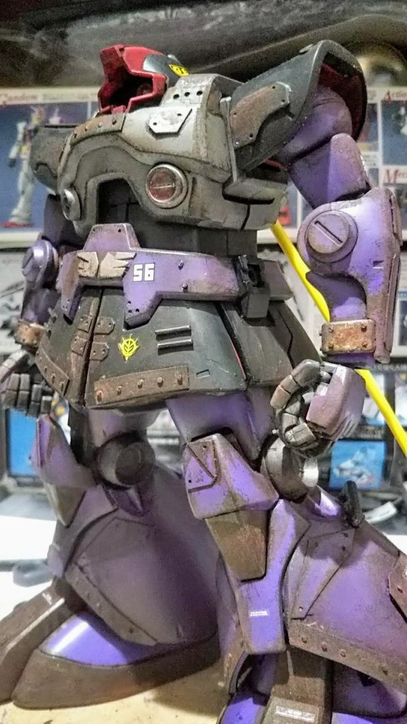 スジ彫り苦手なのでプラバン貼ってます。リベットはプラ棒を刺してカットしてます。